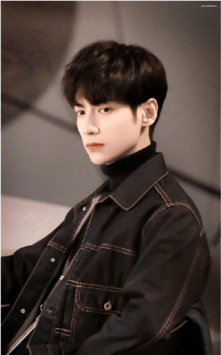 吃瓜娱乐圈 罗云熙,瓜田里的娱乐圈新星  第3张